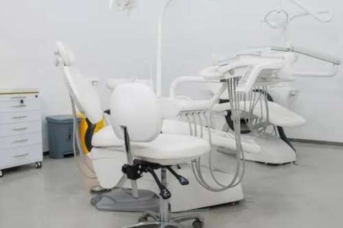 杭州十大后槽牙种植医院排行榜，第一名具有卫健委资质，是一家正规牙科