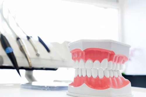 肇庆高要区种植牙医院哪家好？2023版医院排名公布！美齿口腔有舒适安全的齿科诊疗设备！